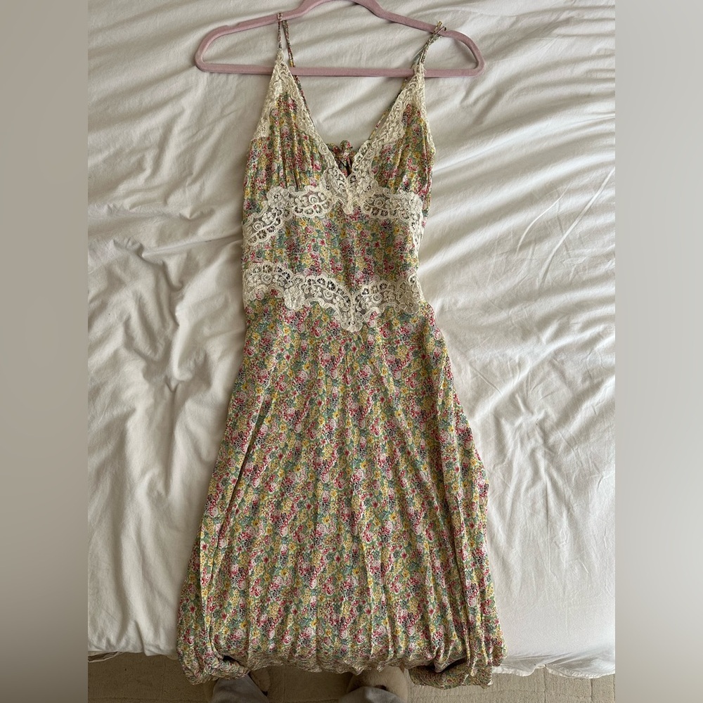 DÔEN Venus corded lace-trimmed floral-print silk-crepe midi dress - Picture 3 of 8